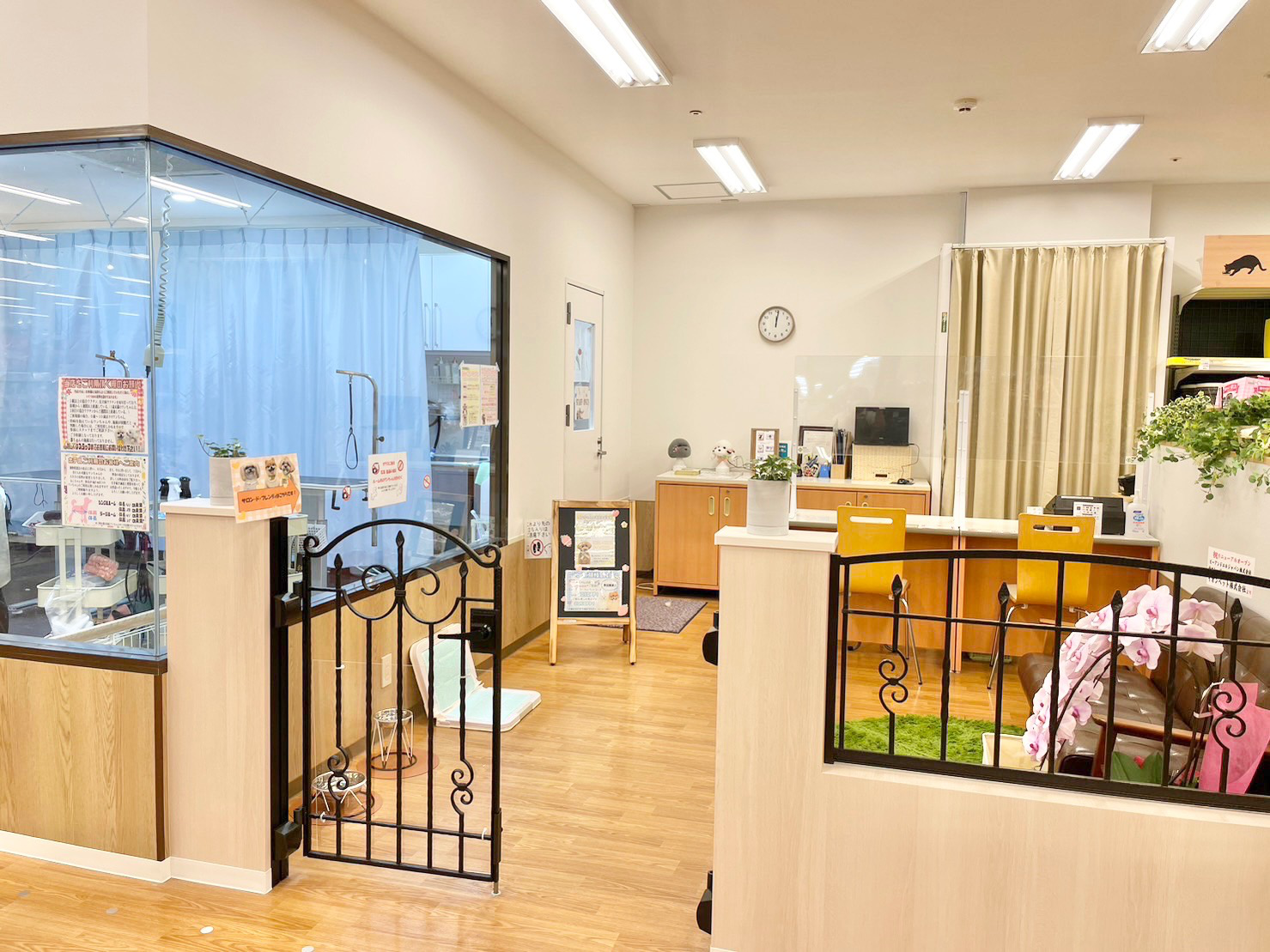 秋田店の店舗外観